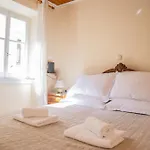 Lisa\'S Downtown Apartment